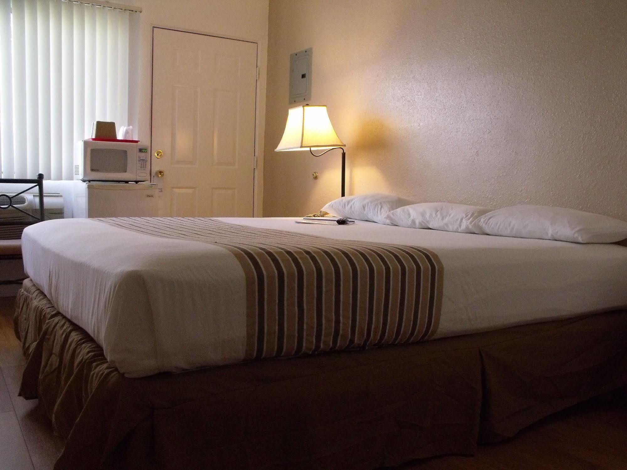 Ccbc Resort Hotel - A Gay Men'S Resort Cathedral City Eksteriør bilde