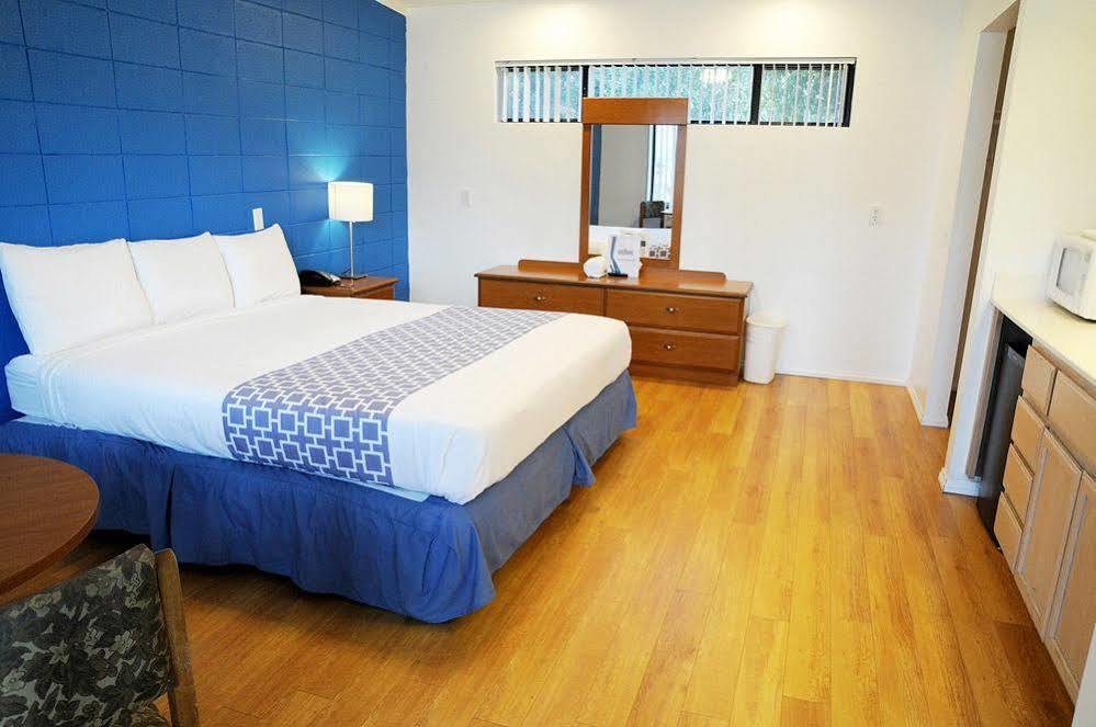 Ccbc Resort Hotel - A Gay Men'S Resort Cathedral City Eksteriør bilde
